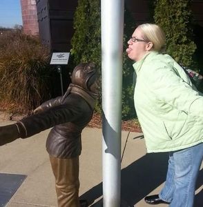 Meet your Posher, Joni